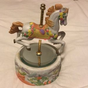 Mirrored carousel 6”